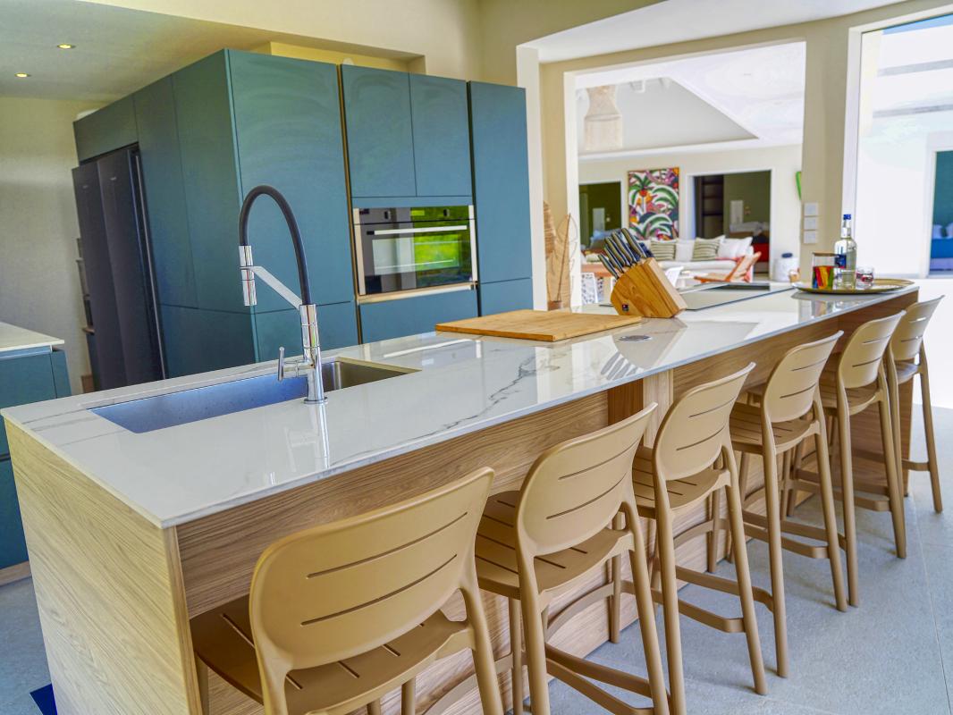 17.Location villa piscine vue mer Saint François Guadeloupe_Cuisine vue mer_ 17.Location villa piscine vue mer Saint François Guadeloupe_Cuisine vue mer_